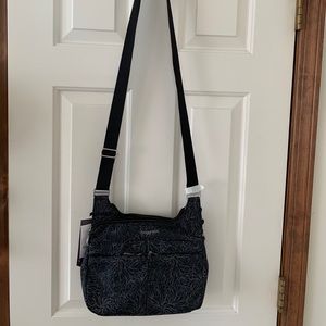 Baggallini Cross Over Crossbody Bag